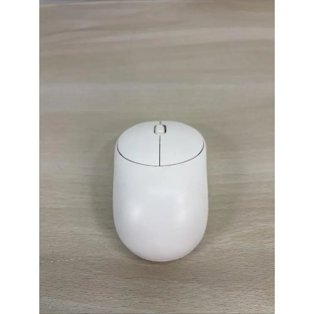 White wireless mouse with dongle I886